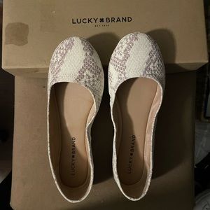 Lucky brand, never worn, size medium 6